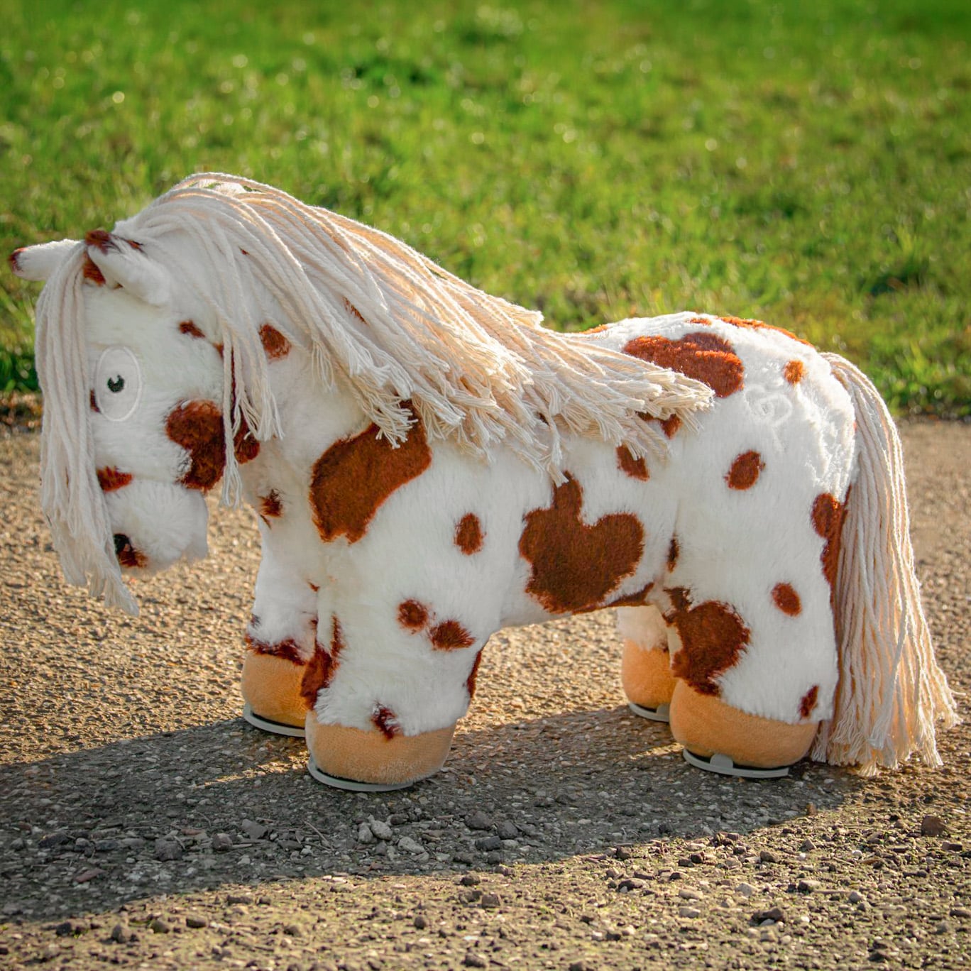 crafty ponies paardenknuffel met hoefijzers