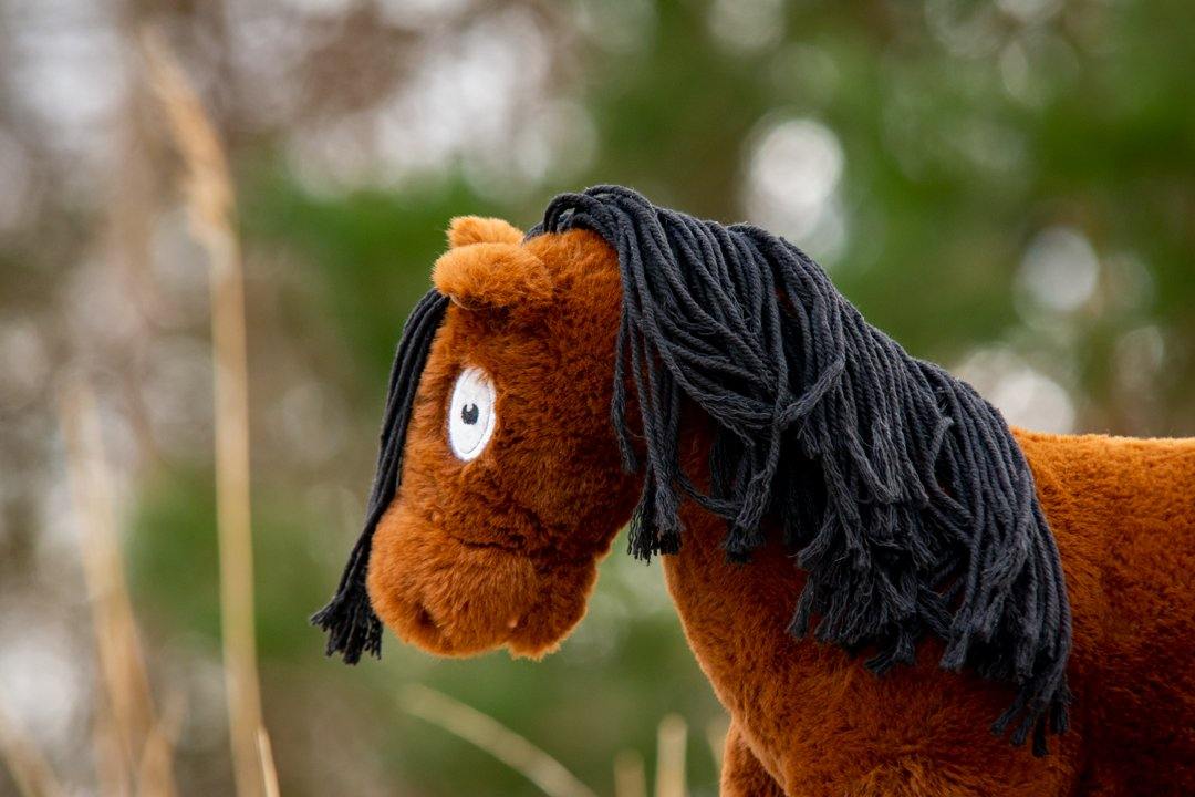 bruinzwartbos2klein Crafty Pony paarden knuffel bruin met zwarte manen