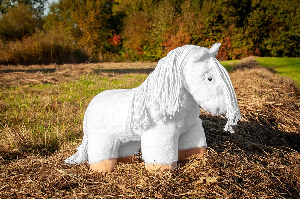 wittepony10_1024x1024_443e5526-fd5b-431f-a357-2783e163505b