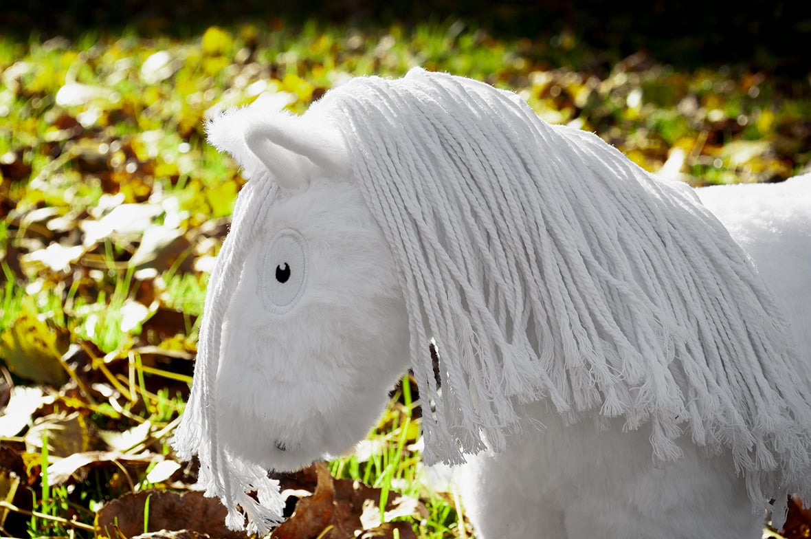 wittepony4_cdbf9d97-4e5d-404a-8c9c-a538e298535f Crafty Pony paarden knuffel wit met witte manen