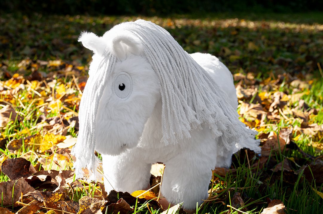 wittepony5_e5849b73-aec5-429e-93e2-367e24f78874 Crafty Pony paarden knuffel wit met witte manen