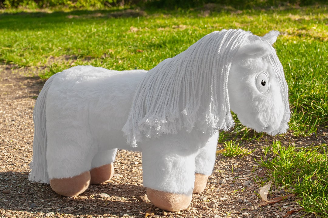 wittepony7_7c251786-7311-4324-abe6-f56147830039 Crafty Pony paarden knuffel wit met witte manen