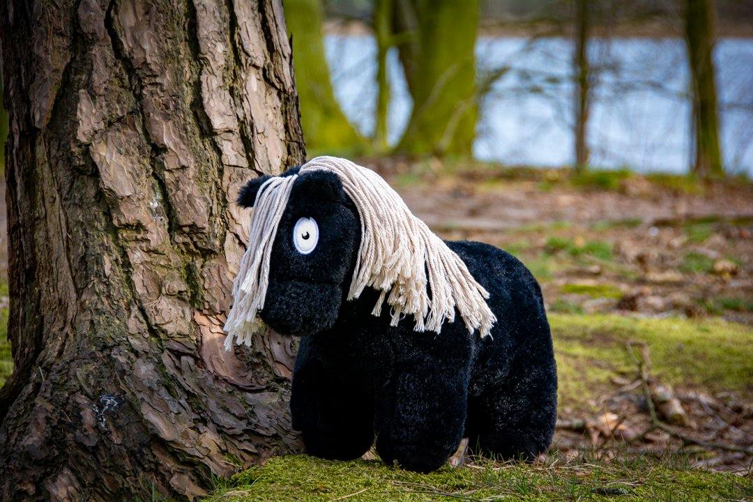 zwartwittemanenbos2 Crafty Pony paarden knuffel zwart