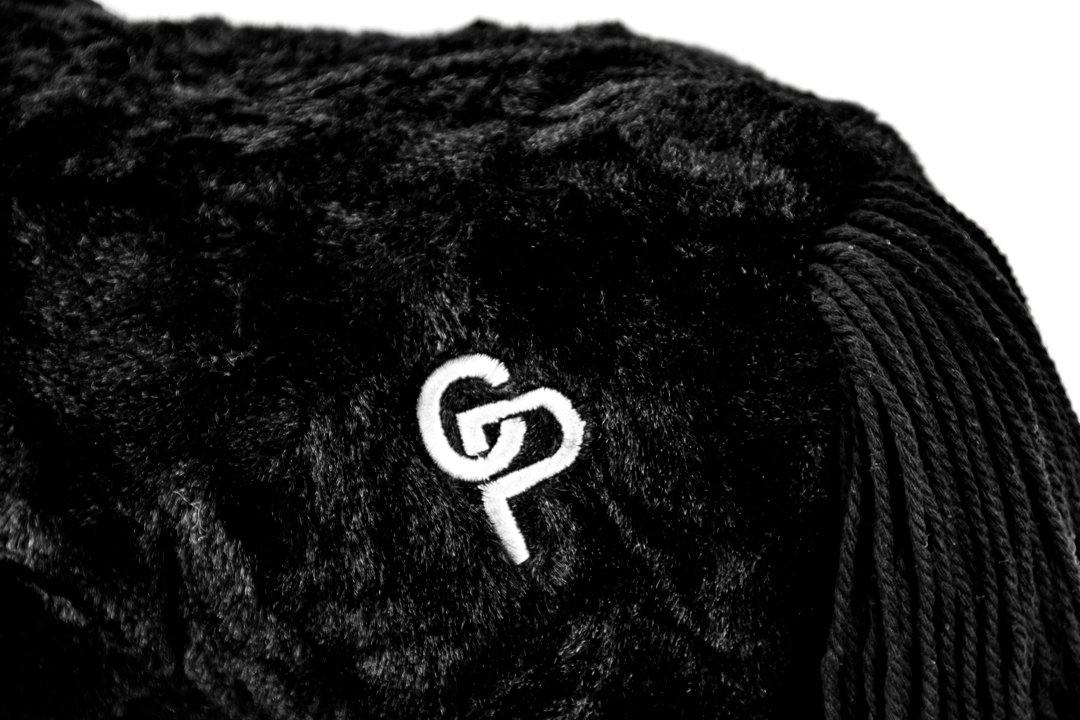 zwartzwart-4_55c49789-8b27-420f-8f14-35b43b94411e Crafty Pony paarden knuffel zwart met zwarte manen (48 cm) met instructie boekje'