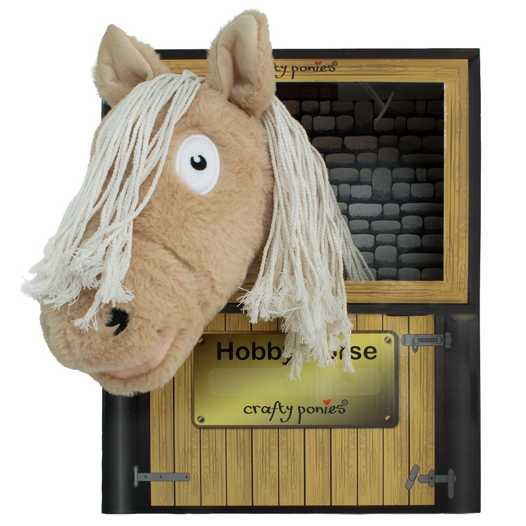 stokpaard palomino met lange manen en hoofdstel en eigen staldoos