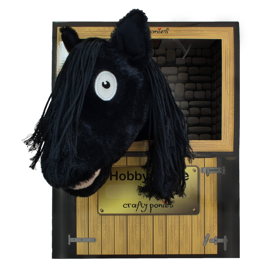 zwarte hobby horse speelgoed met lange manen voor hobby horsing en een mooie staldoos