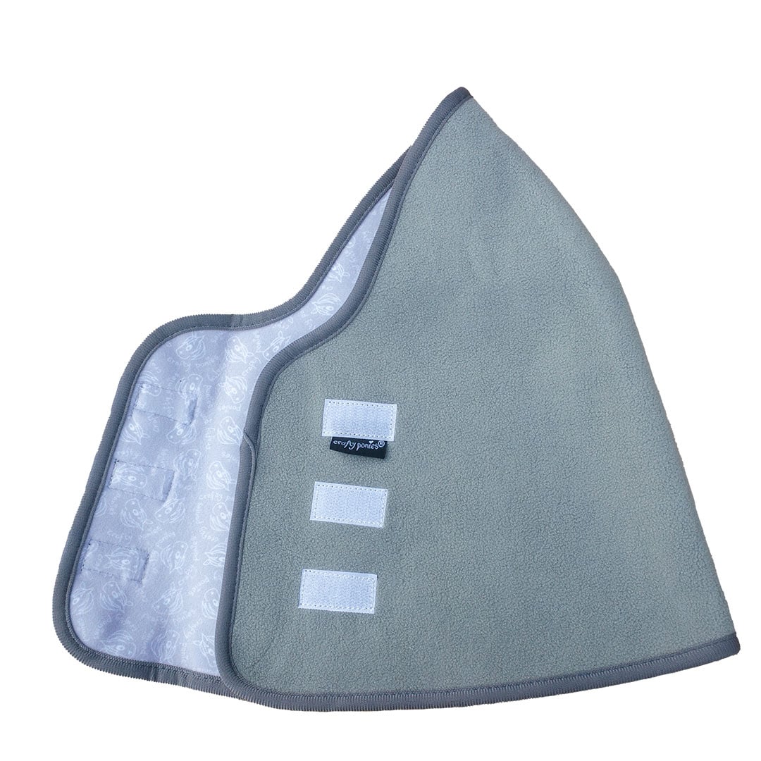 Halsstuk-grijs-open Luxe halsstuk grijs voor Crafty Ponies Hobby Horse.